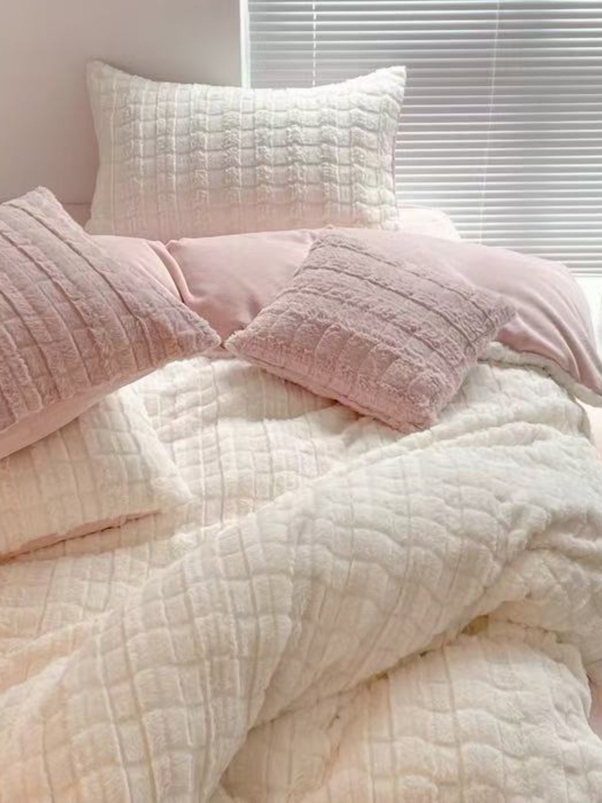Rabbit Fur Milk Velvet 4-Piece Bedding Set, Milk Velvet Fabric